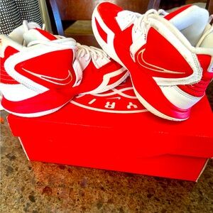 Mens basketball shoes Kyrie Irving Infinity TB size 8